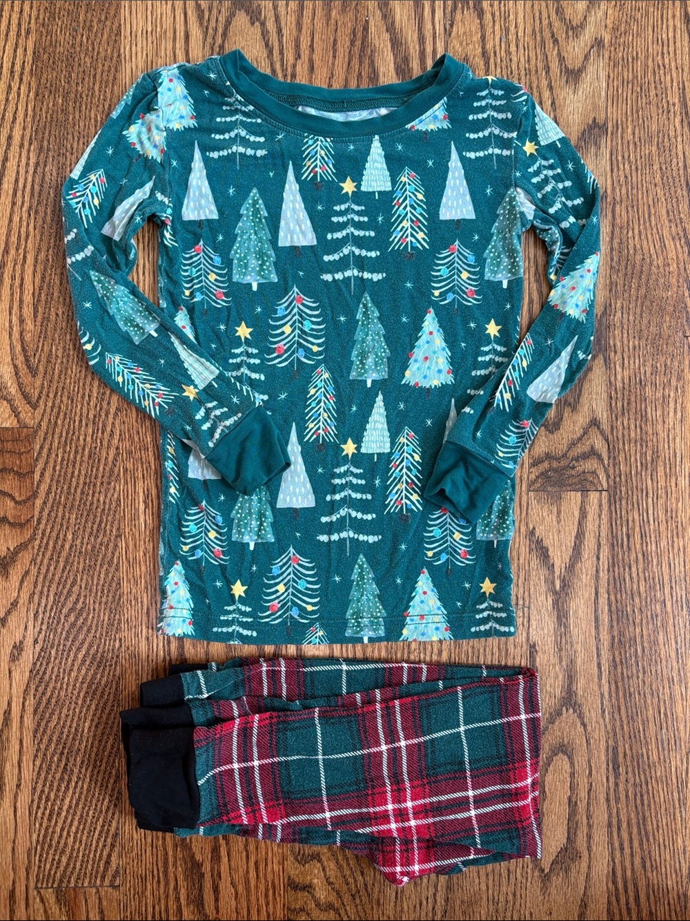 Little Sleepies mismatched pajama set, size 3T. Twinkling trees and plaid.